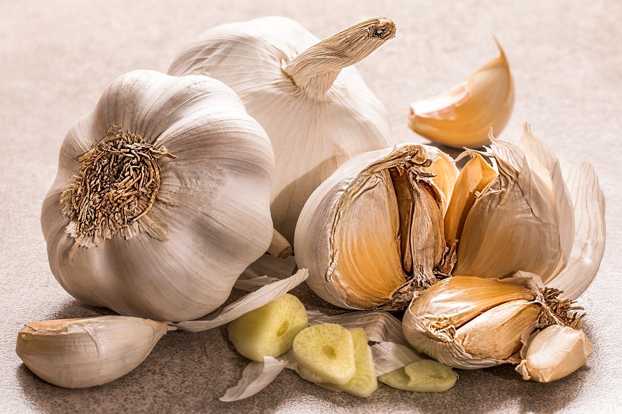 7 Reasons You Should Eat Garlic Every Day