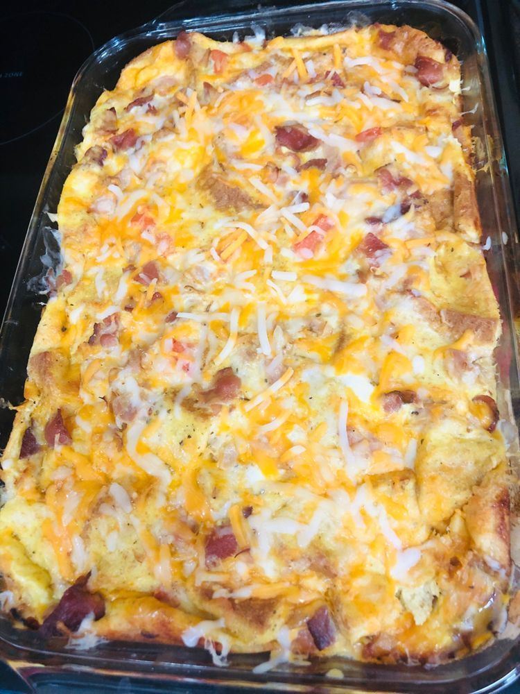 SAUSAGE, EGG & CREAM CHEESE HASH BROWN BREAKFAST CASSEROLE