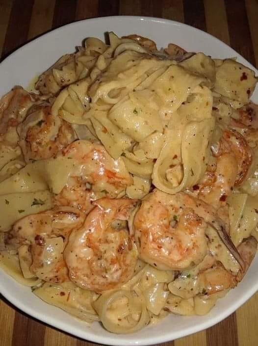 ONE PAN SHRIMP FETTUCCINE ALFREDO