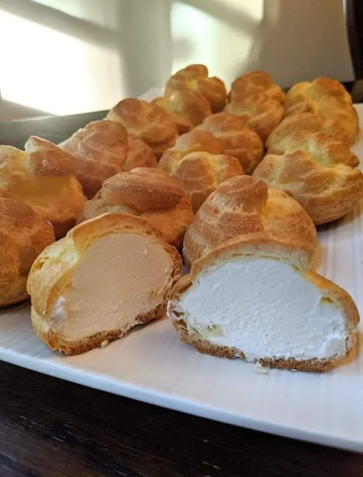 MOM’S FAMOUS CREAM PUFFS